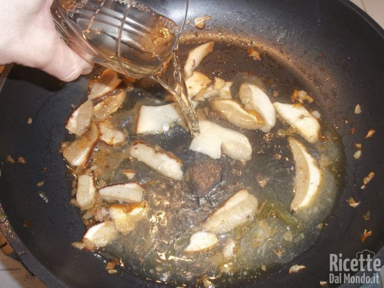 Fettuccine con Bocconcini di Capretto e Funghi