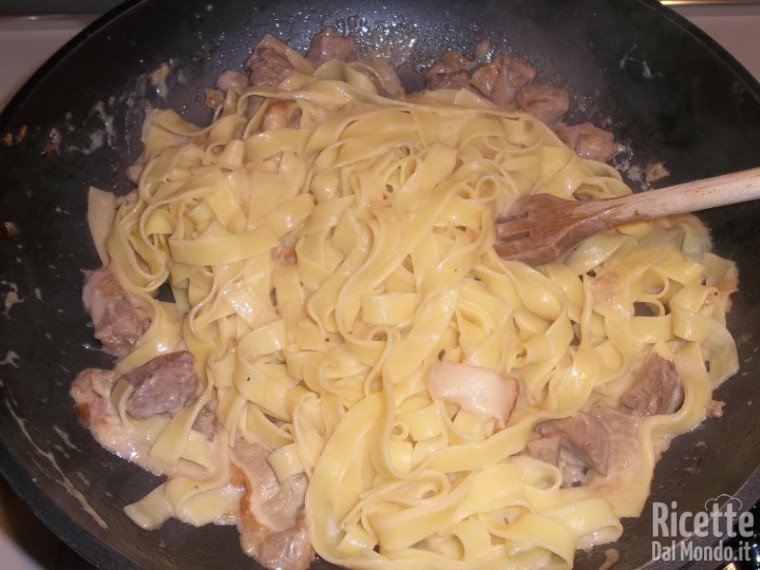 Fettuccine con Bocconcini di Capretto e Funghi
