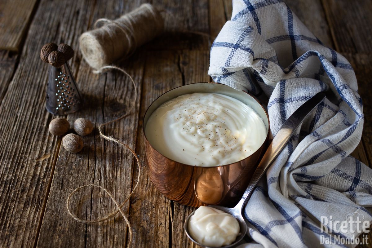 Besciamella, la soffice salsa bianca. Ricetta per farla vellutata e perfetta!