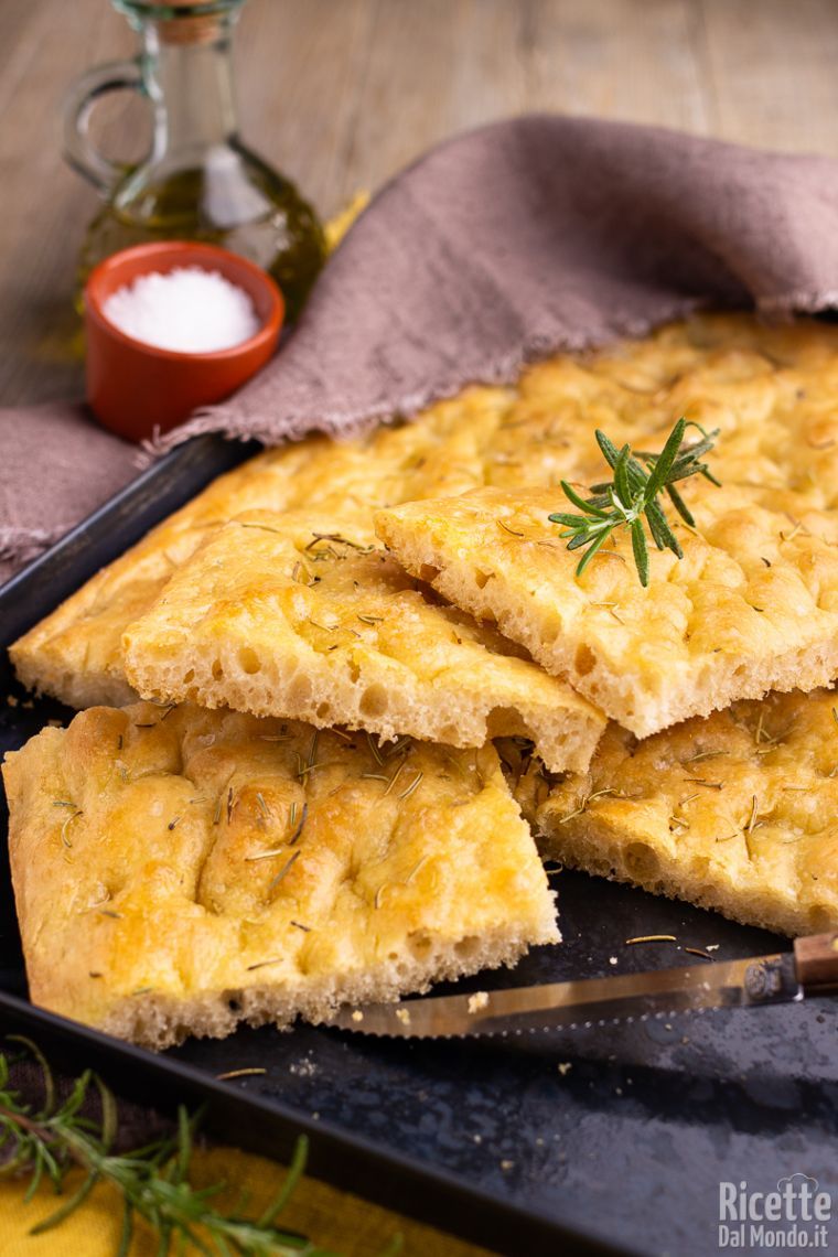 Come fare la focaccia al rosmarino
