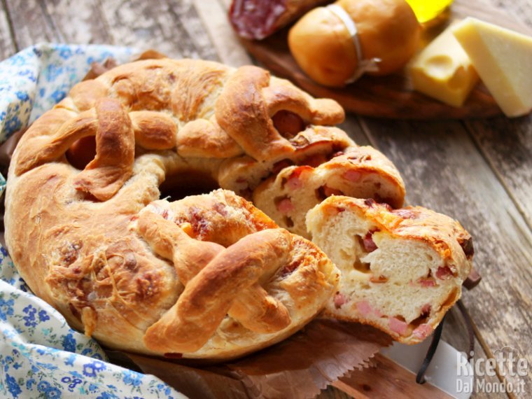 Casatiello napoletano. La ricetta originale del rustico di Pasqua!