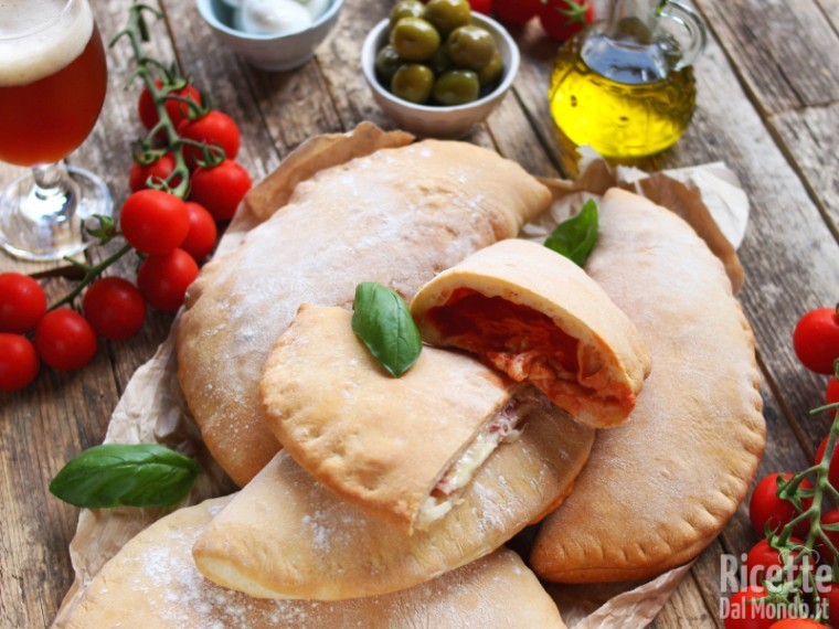 Calzoni ripieni al forno