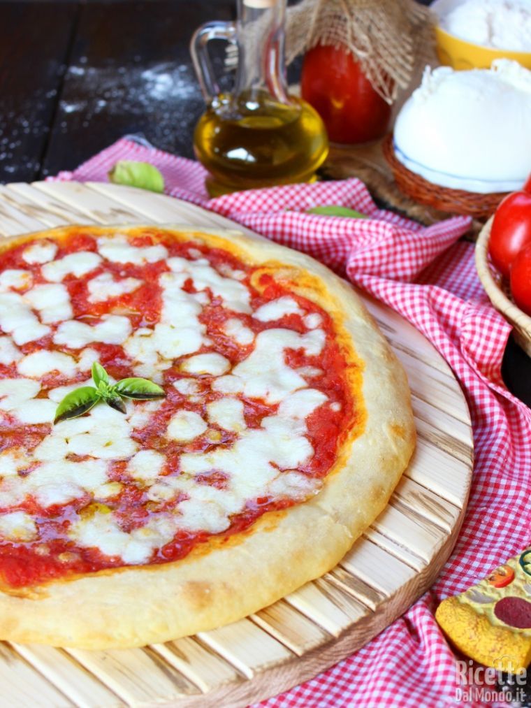Pizza margherita fatta in casa