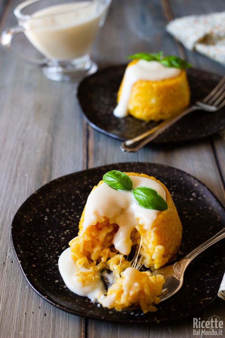 Sformatini di riso alla zucca con salsa al parmigiano