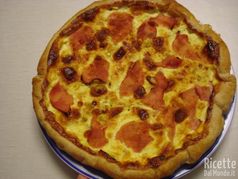 Torta Rustica con Cipollotti, Cotto e Montasio