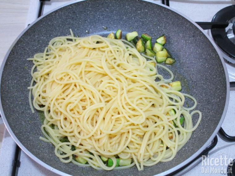 Carbonara vegetariana di zucchine 7