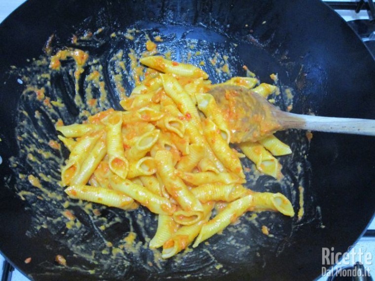 Pasta con salsa di peperoni 8