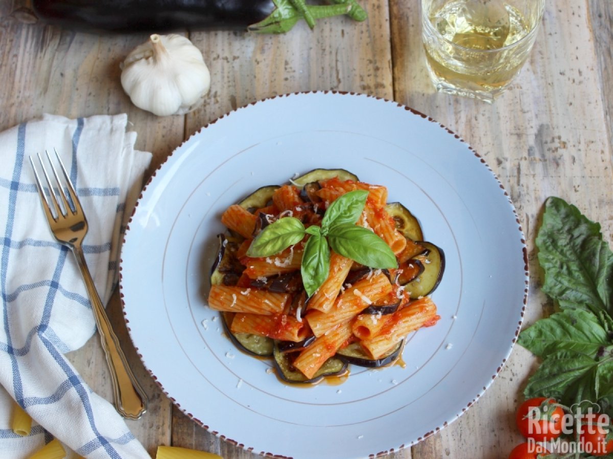 Pasta alla Norma, la ricetta originale siciliana con melanzane
