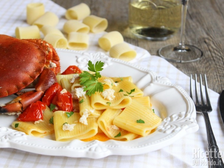 Ricetta mezzi paccheri al granchio