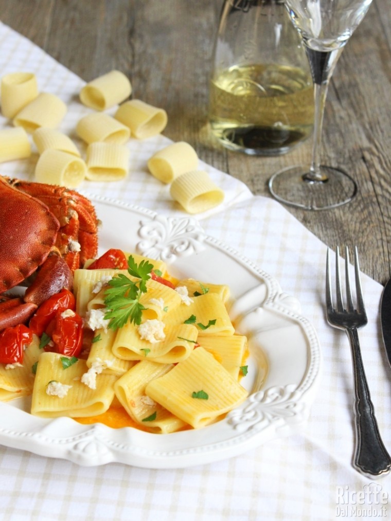 Come fare i mezzi paccheri al granchio