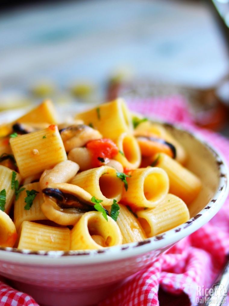 Pasta fagioli e cozze alla napoletana