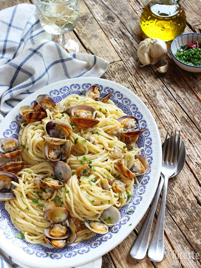 Come fare gli spaghetti alle vongole in bianco