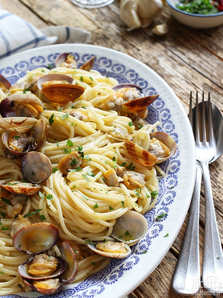 Spaghetti alle vongole alla napoletana
