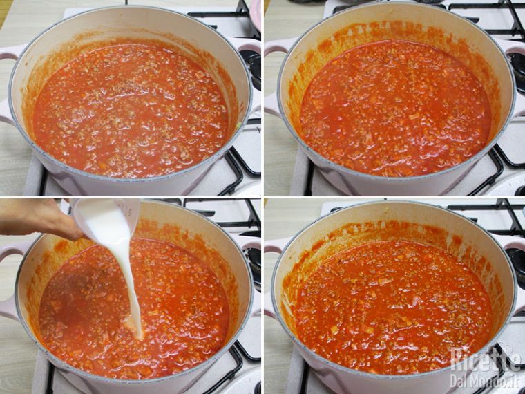 Cuocere il ragù con la passata di pomodoro