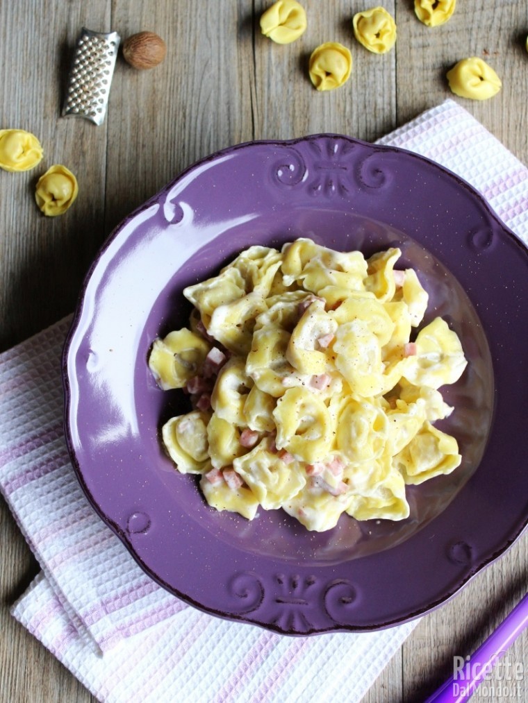 Come fare i tortellini panna e prosciutto