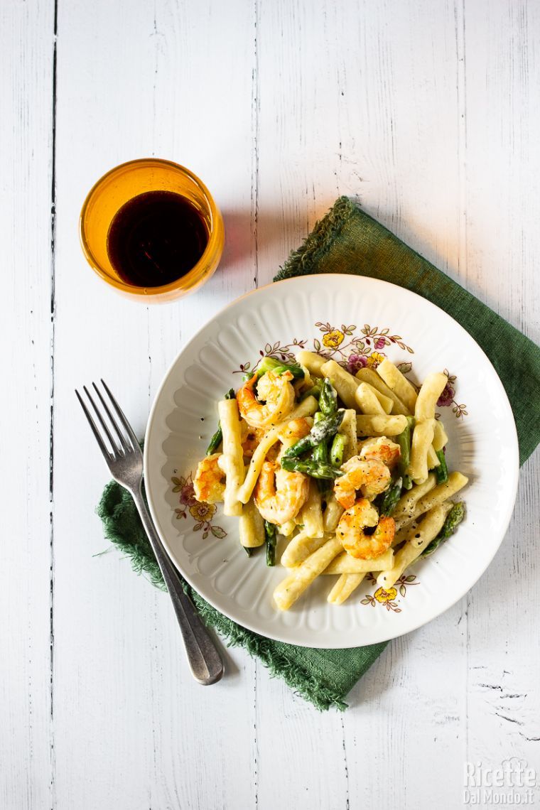 Ricetta fusilli con asparagi e gamberi