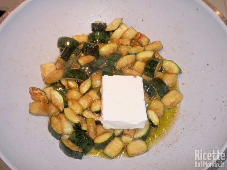 Pasta philadelphia e zucchine 5
