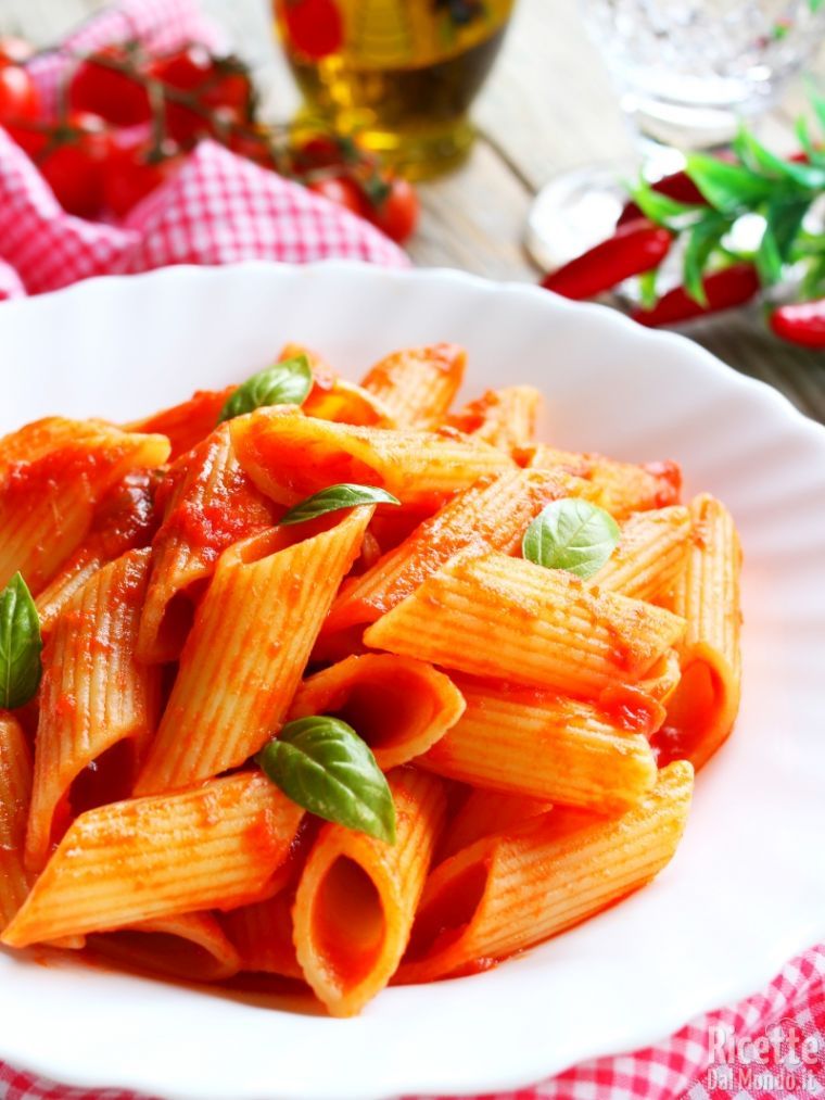 Come fare le pennette al sugo di pomodoro