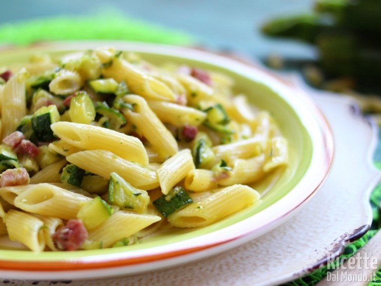 Pennette zucchine e speck estive