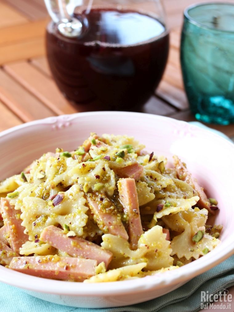 Come fare la pasta con pesto di pistacchi e mortadella