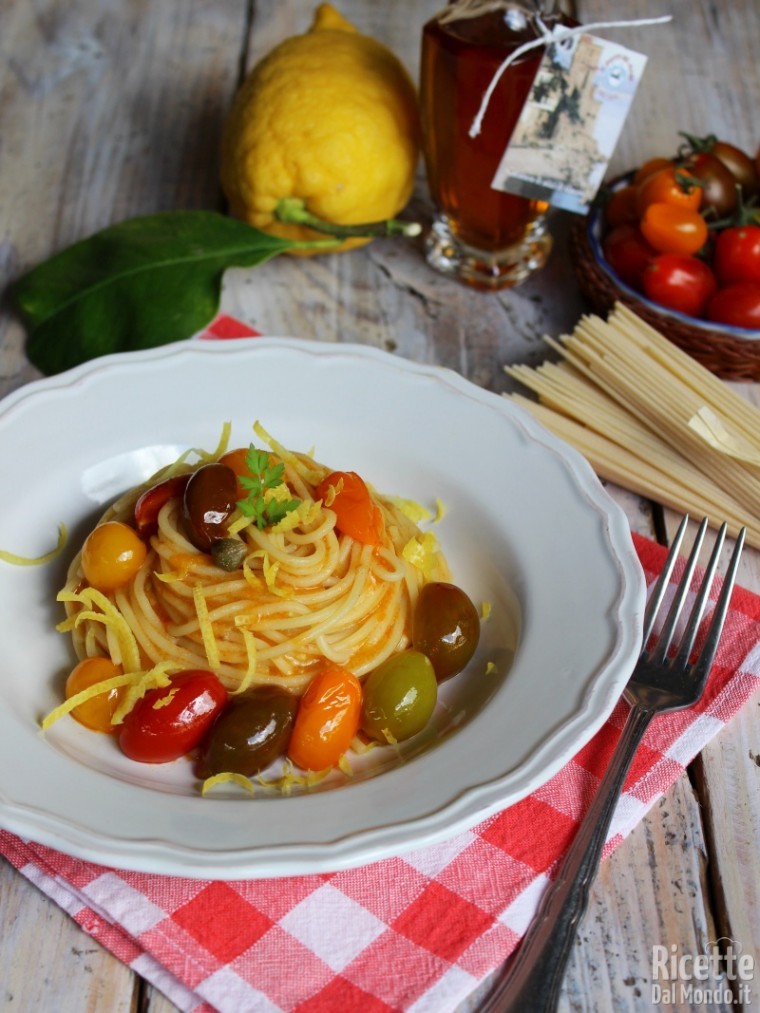 Come fare gli spaghetti con colatura di alici e pomodorini