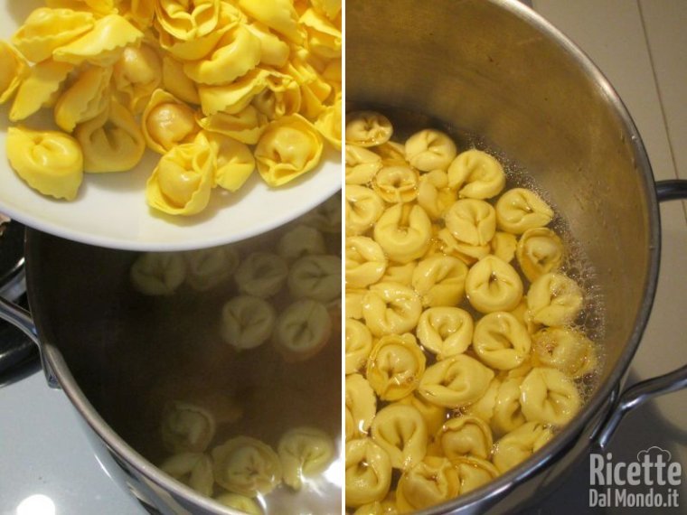 Unire i tortellini al brodo