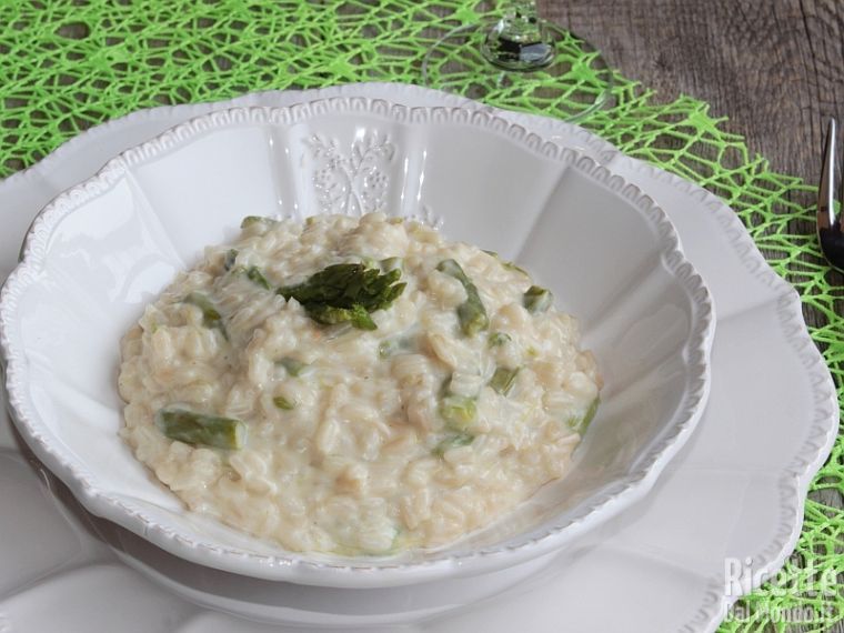 Risotto agli asparagi, dal sapore morbido e cremoso