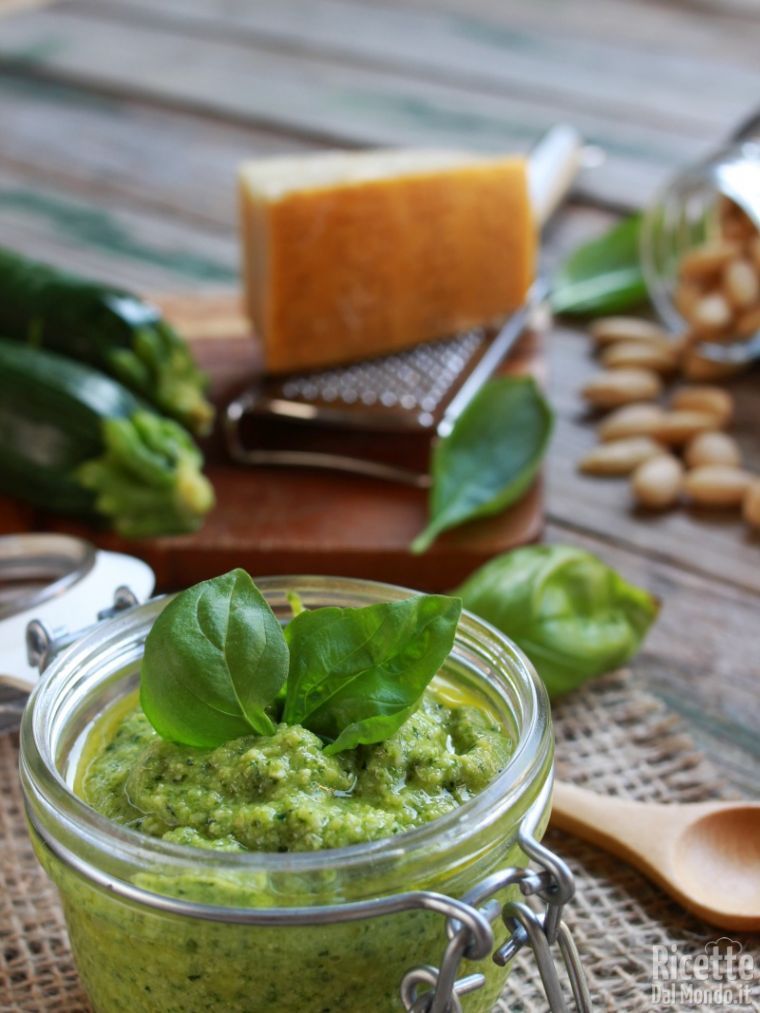 Ricetta pesto di zucchine fresche
