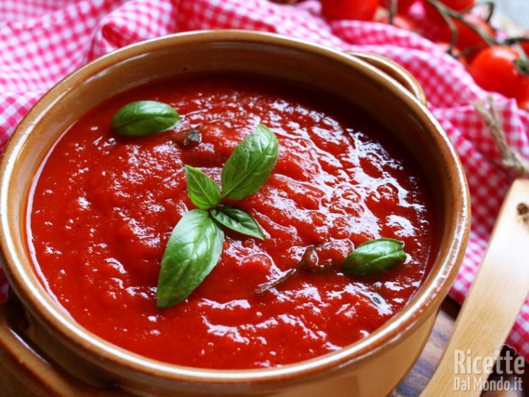 Sugo di pomodoro al basilico