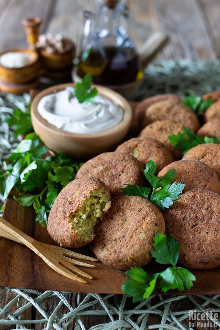 Come fare le falafel, le polpette di ceci
