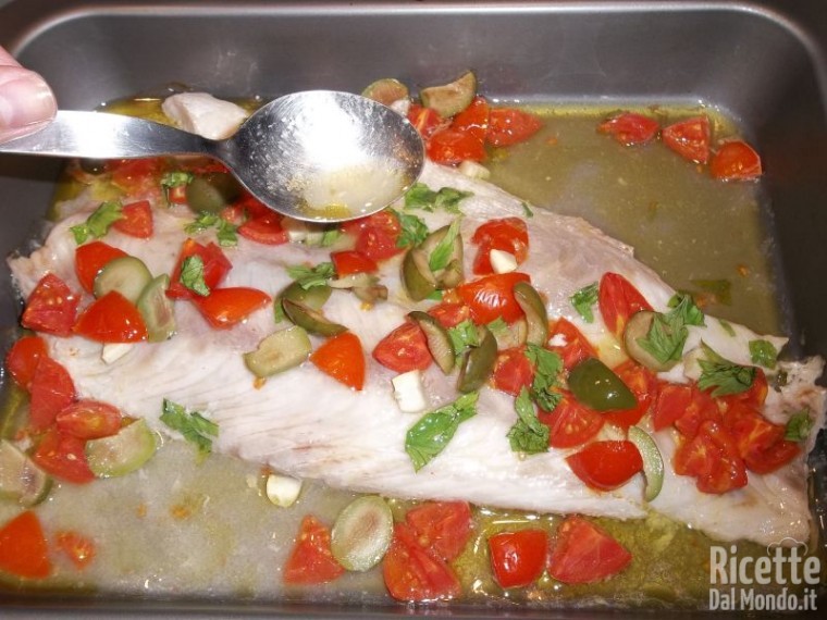 Pesce persico con pomodorini e olive 4