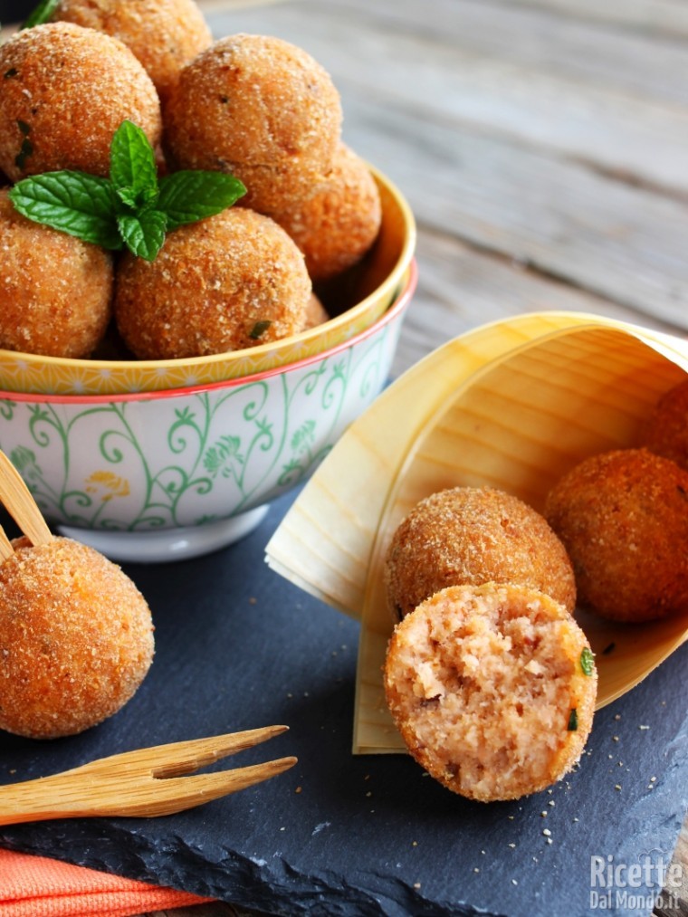 Semplici polpette di salmone fritte