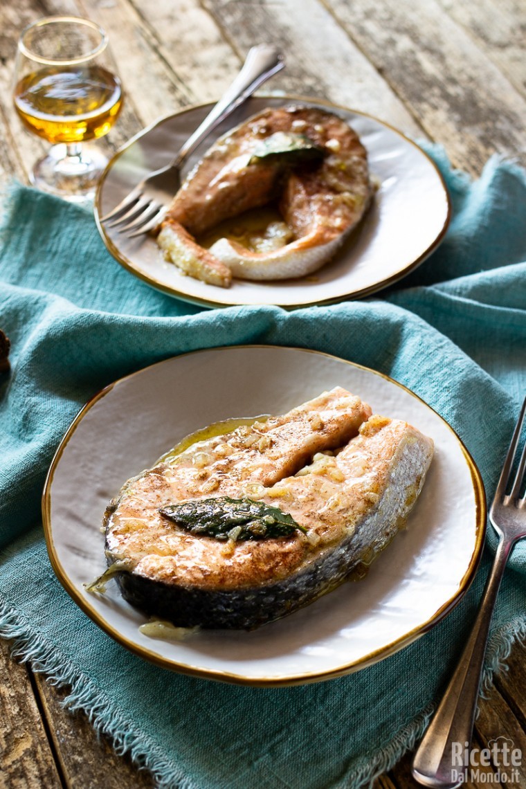 Come fare il salmone saporito con cannella e Brandy