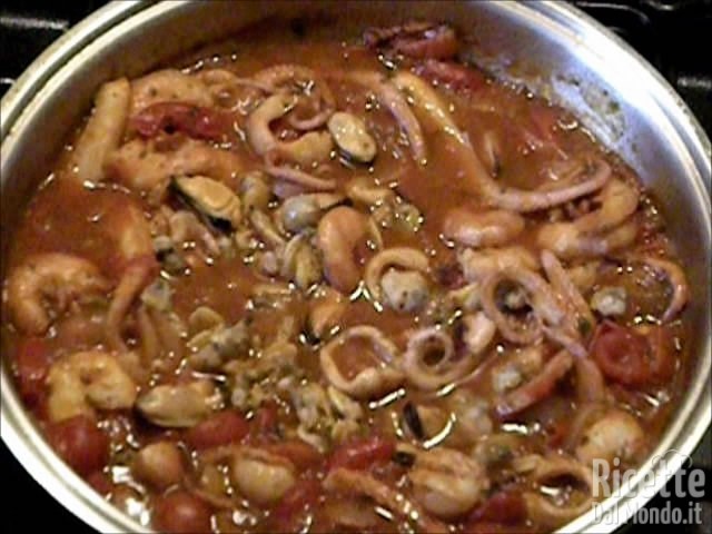 Zuppa di Pesce con Molluschi, Crostacei e Frutti di mare