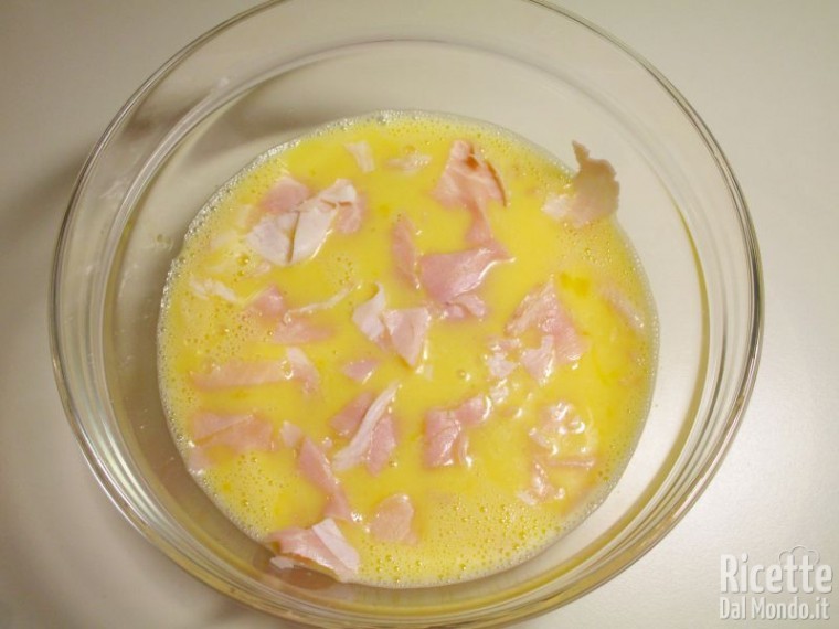 Frittata con prosciutto cotto e formaggio 4