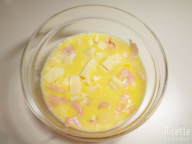 Frittata con prosciutto cotto e formaggio 5