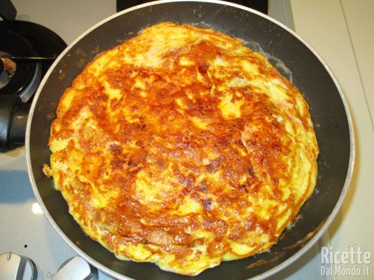 Frittata con prosciutto cotto e formaggio 9