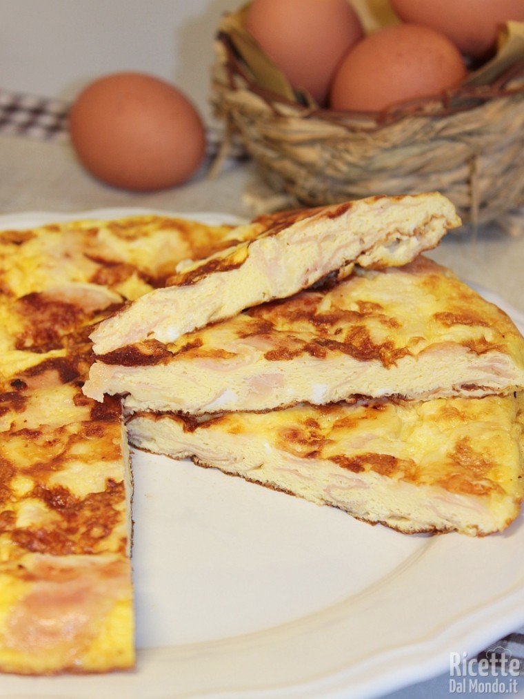 Come fare la frittata con prosciutto cotto e formaggio