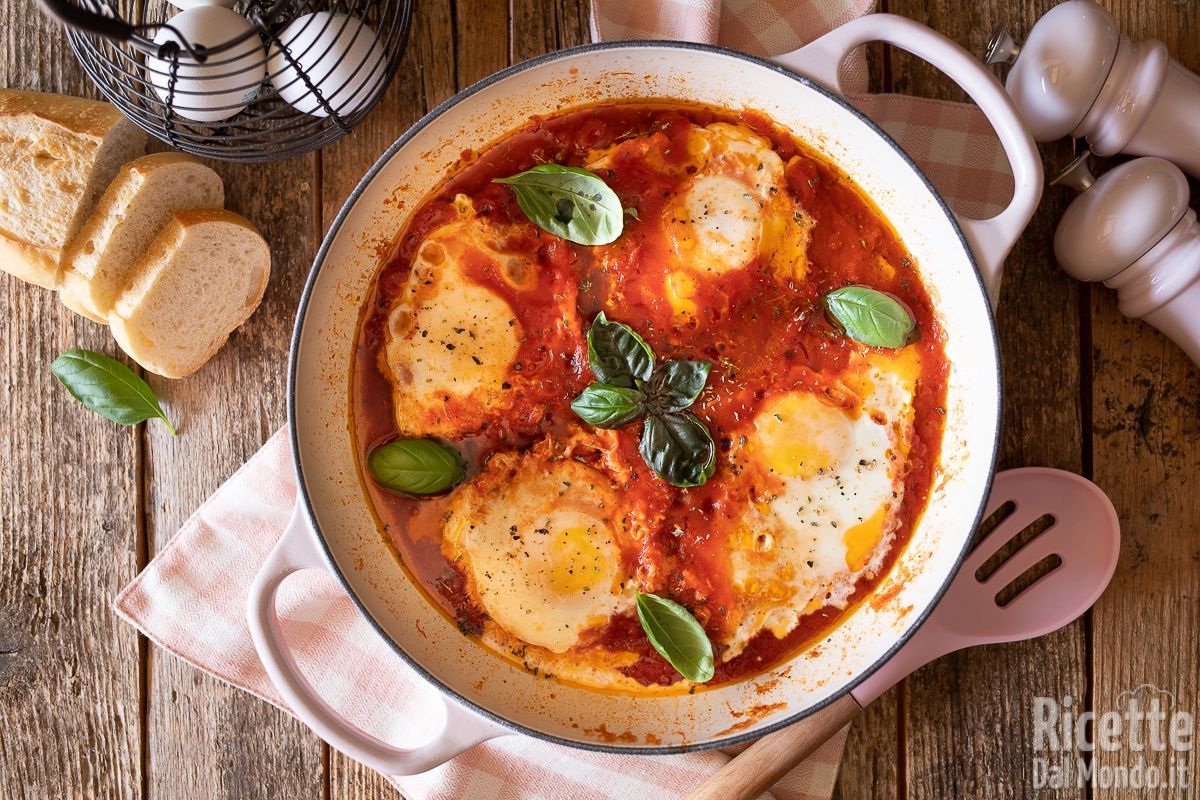 Uova al purgatorio alla napoletana. La ricetta delle uova al sugo!