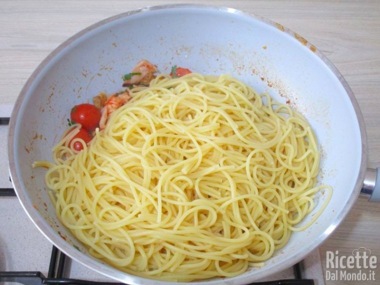 Cuocere gli spaghetti allo scoglio