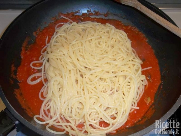 Spaghetti alla puttanesca 6