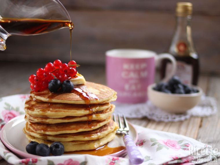 Pancakes allo sciroppo d'acero, le buonissime frittelle da fare in 10 minuti
