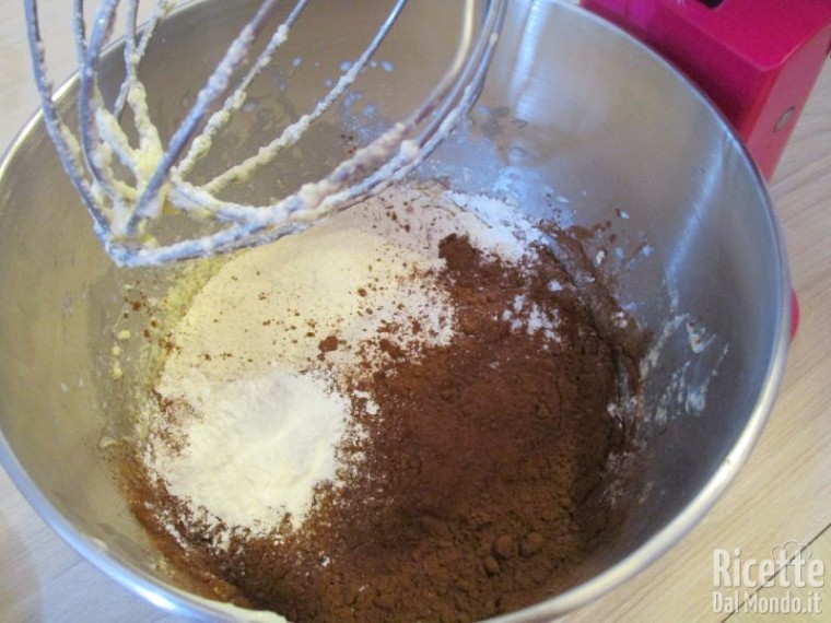 Ciambella soffice al cacao 7