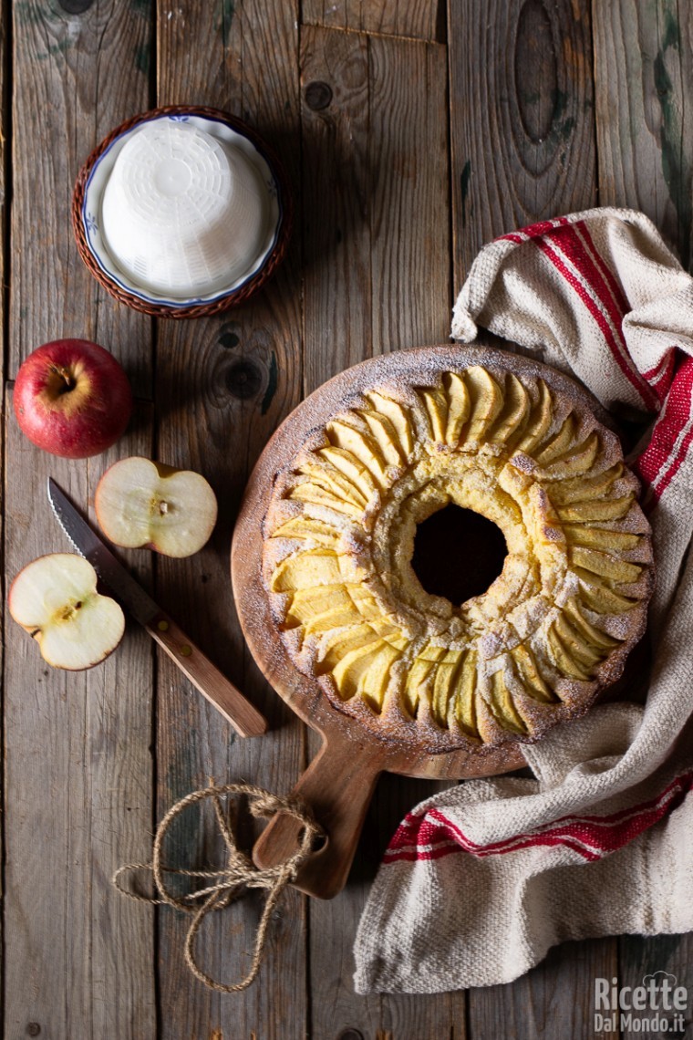 Ricetta ciambella con ricotta, mele e miele