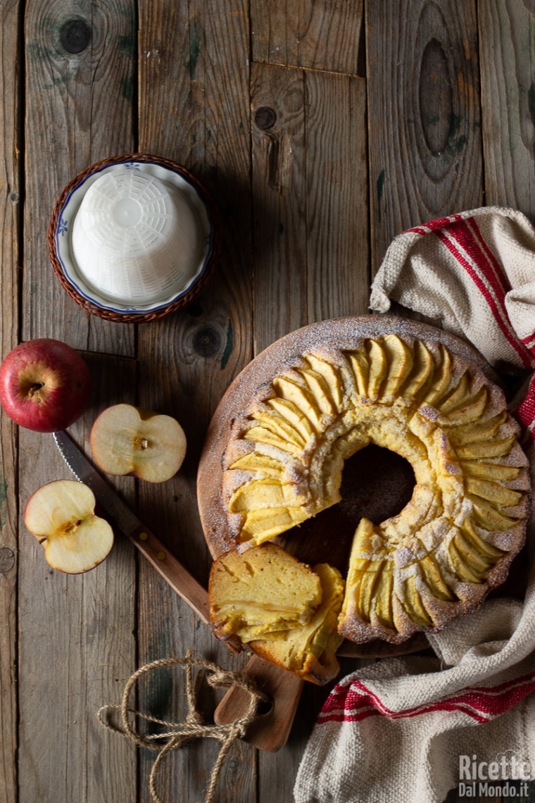 Come fare una ciambella alle mele ricotta e miele
