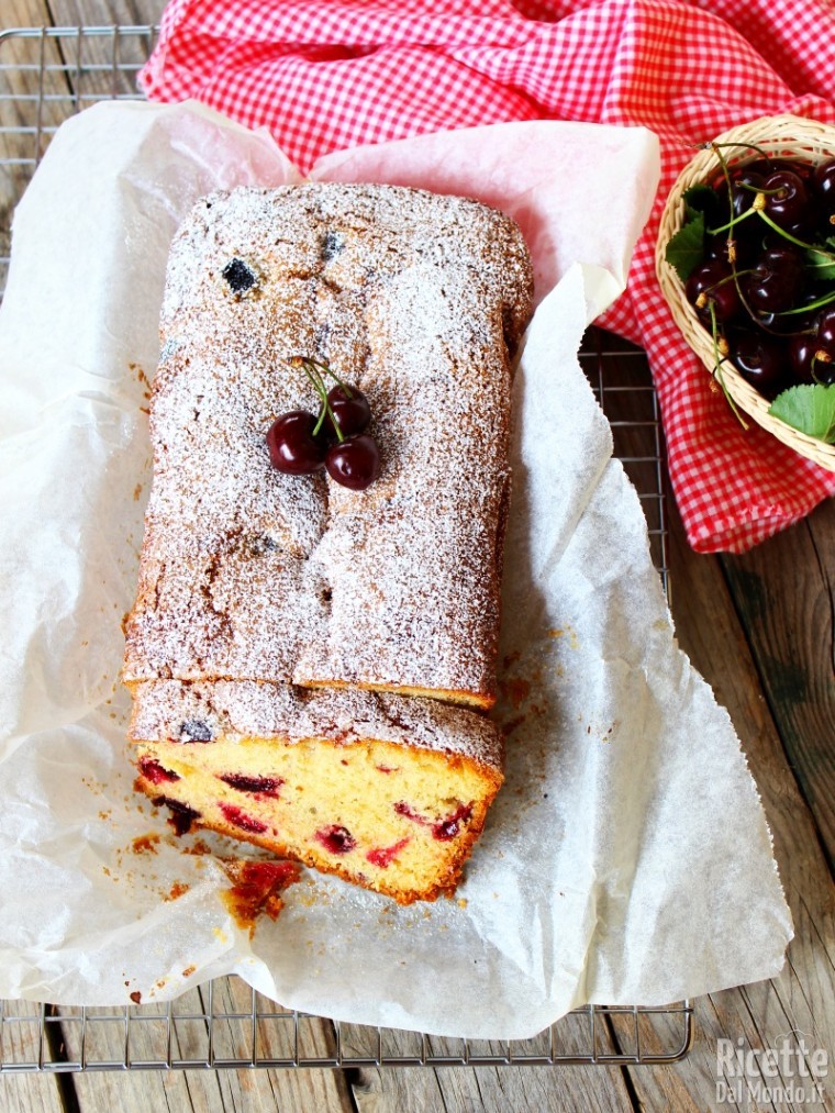 Soffice plumcake alle ciliegie