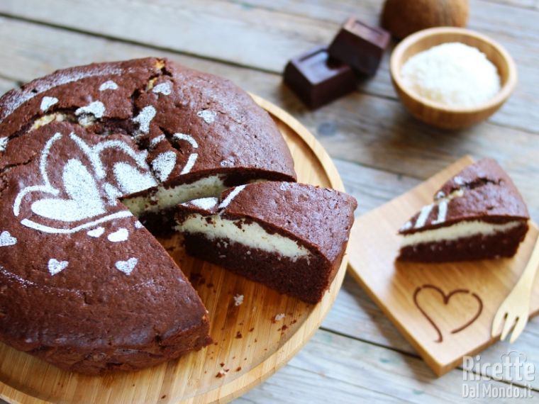 Torta al cioccolato con cuore al cocco
