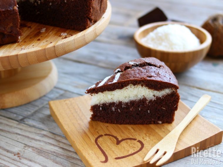 Soffice Torta al cioccolato con cuore al cocco