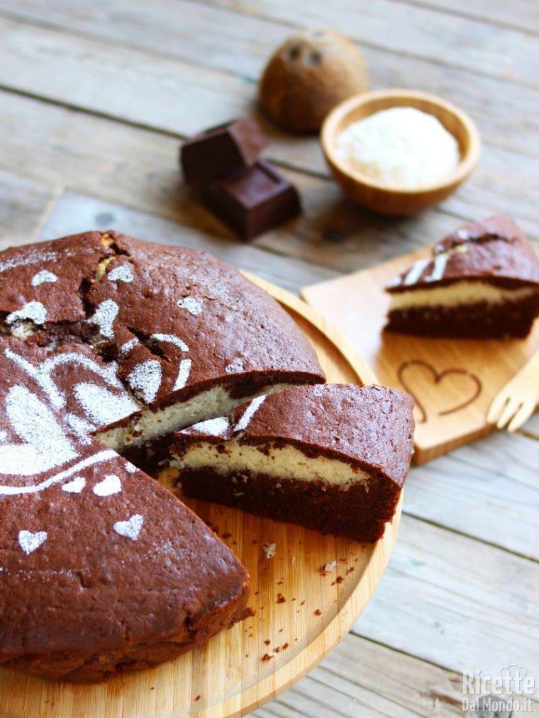 Come fare la Torta al cioccolato con cuore al cocco