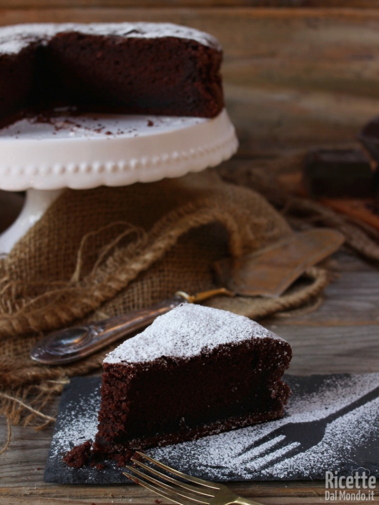 Come fare una soffice torta al cioccolato della nonna
